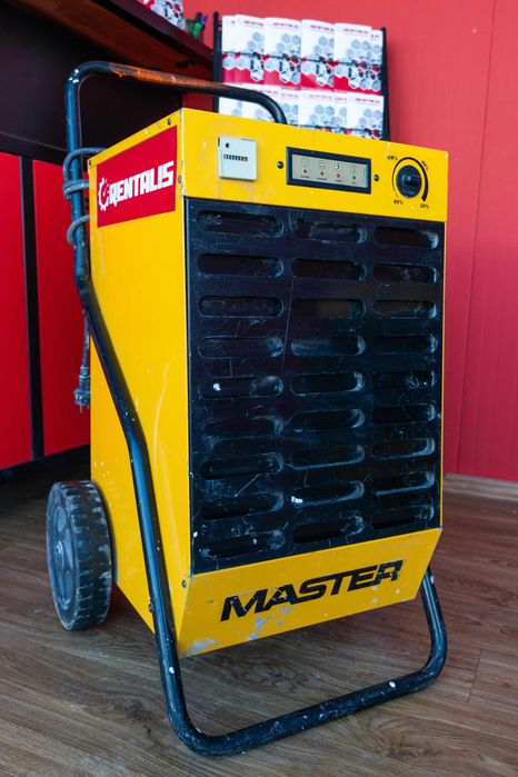 Inchiriez dezumidificator Master