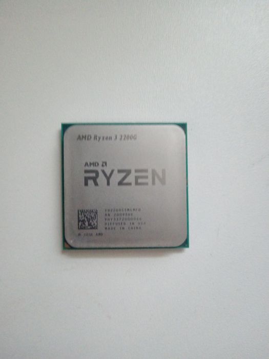 Продам AMD Ryzen 3 2200g