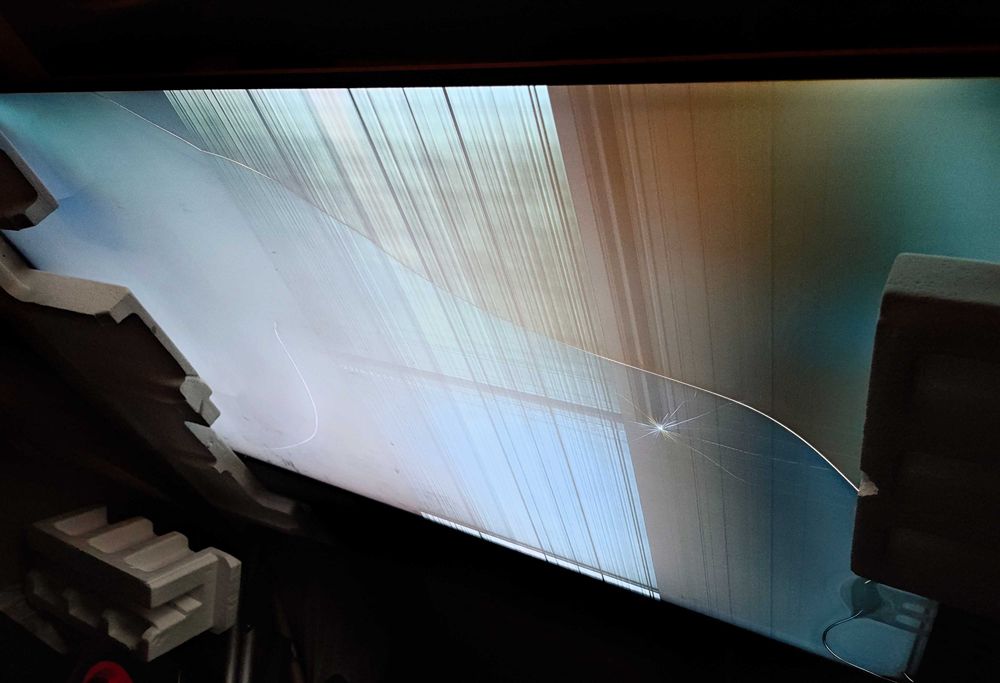 Телевизор LG 55" 55SK9500 с пукнат екран на части