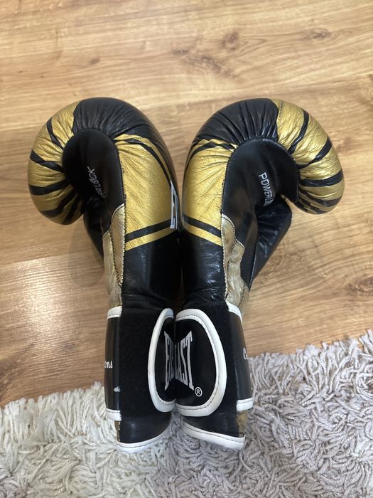 Продам перчатки Everlast — качество и комфорт
