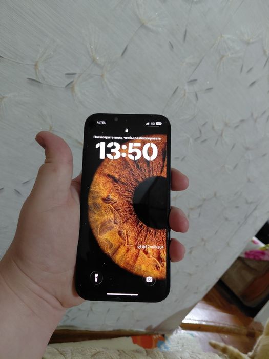Продам обмен айфон 13