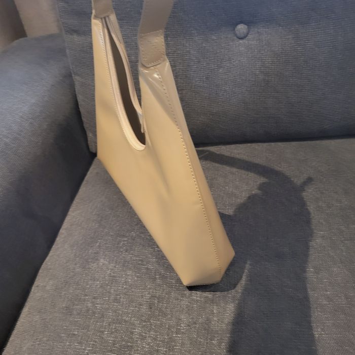 Оригинална чанта на марката By Far