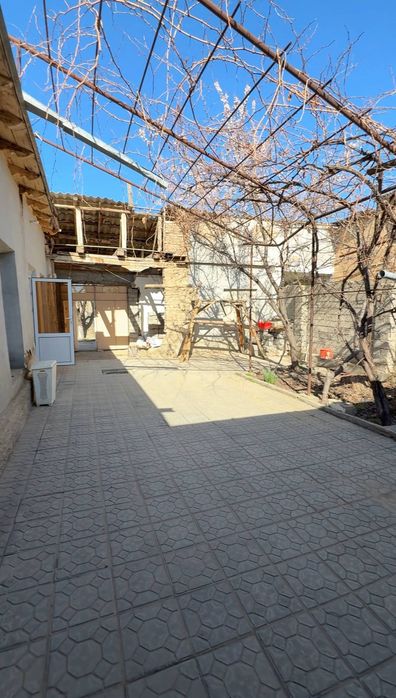 Продается дом земля 2,5 соток городе