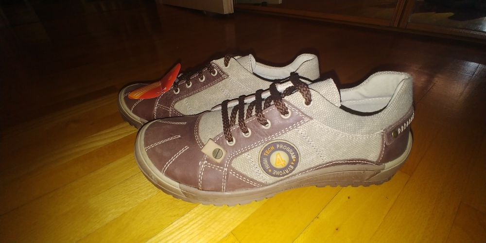 Нови обувки, номер 35