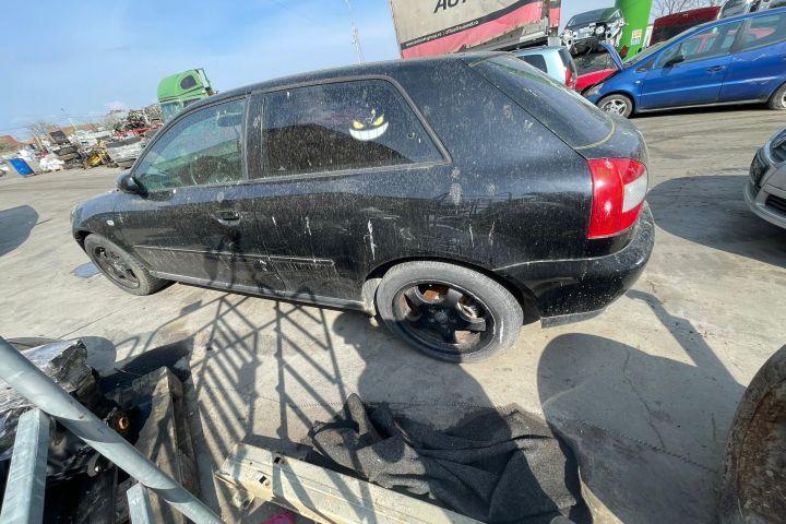 Far stanga Audi A3 2001 1.6 MT (102 hp)