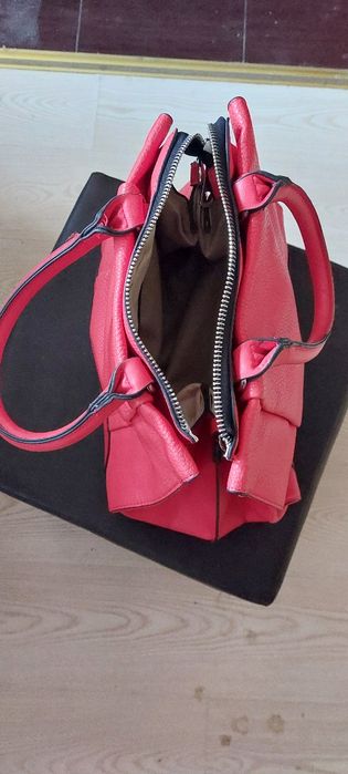 Продавам червена дамска кожена чанта L&S WENG XIUXIANG.