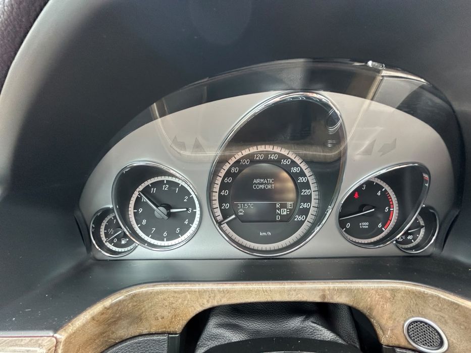E 350 CDI 4MATIC BlueEFFICIENCY airmatic, culoare Maro