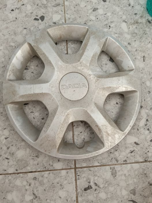 1 Capac Roată original Dacia Logan R 15 in stare bună.