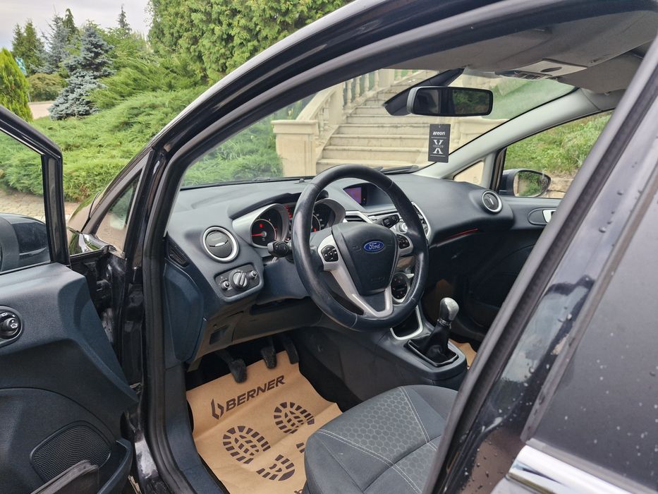 Ford Fiesta 2012 1.6 TDCi 95cp TITANIUM Încălzire in scaune Sony numere valabile xenon Pilot automat