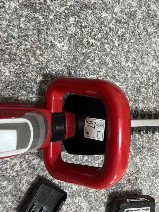 Акумулаторен храсторез Raider  с  БАТЕРИЯ  и  ЗАРЯДНО .