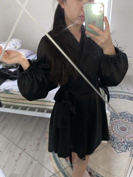 Платье короткое атласное