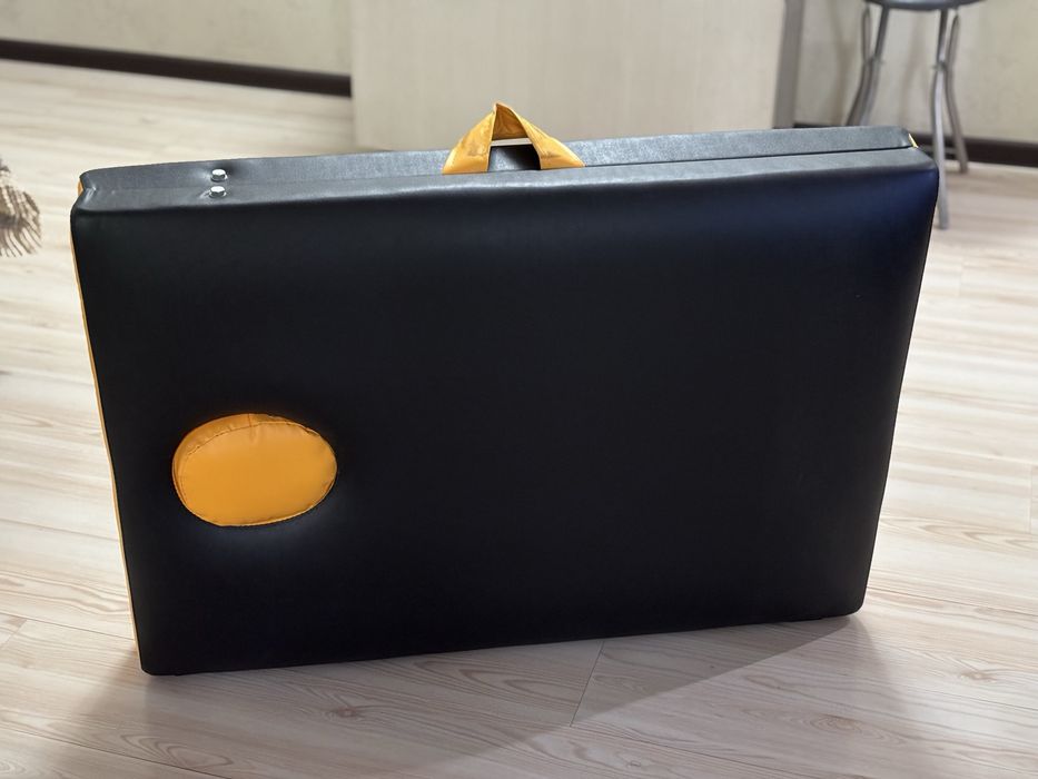 Продам кушетку массажную