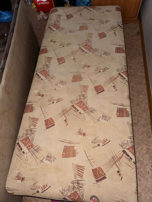 Продам тахту б/у (2 вида)