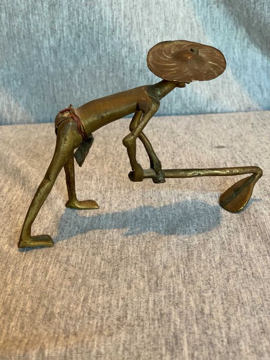 старинна Бронзова статуя