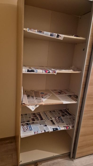 Шифоньер старый с передвежными дверцами