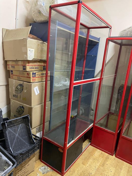 Стеклянные витрины