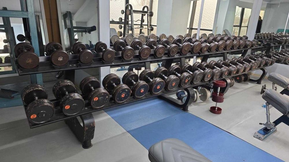 Vând vestiare sala sport, si gantere DASO CADO