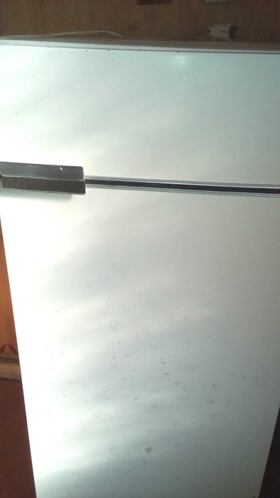 Продам  рабочий холодильник .