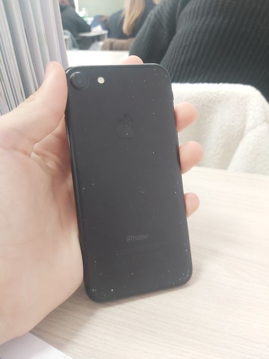 продам айфон 7        .
