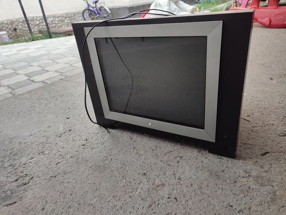 Телевизор lg работает