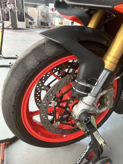 Oferta de iarna :Aprilia Rsv4 1100 cmc