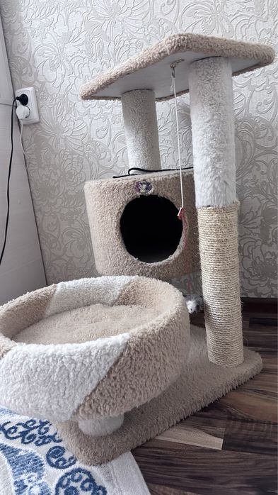 Срочно продам новый домик для кошек!!! Торг в разумных пределах