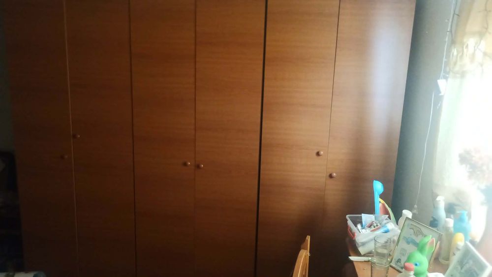 Vând dulap in stare buna nou 200 lei