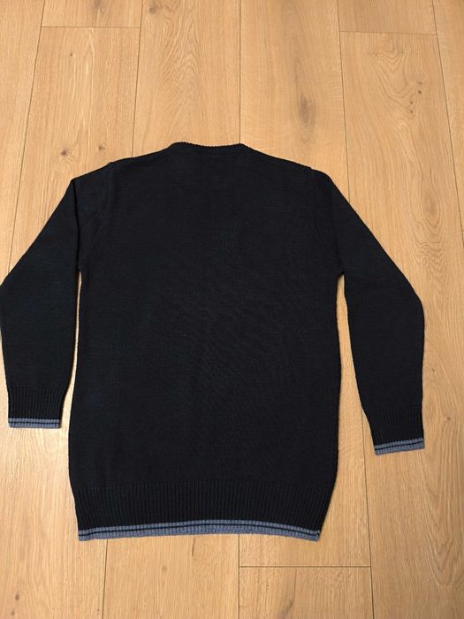 Отличен тъмносин пуловер за момче, размер 152.