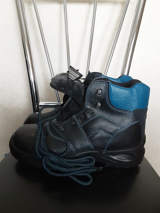 Қысқы аяқ киімдер сатылады