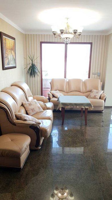 Дава се под наем Четиристаен апартамент в Стара Загора, Център - 250 кв.м за 663 € - Снимка #2