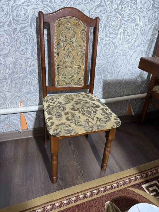 Стол со стульями