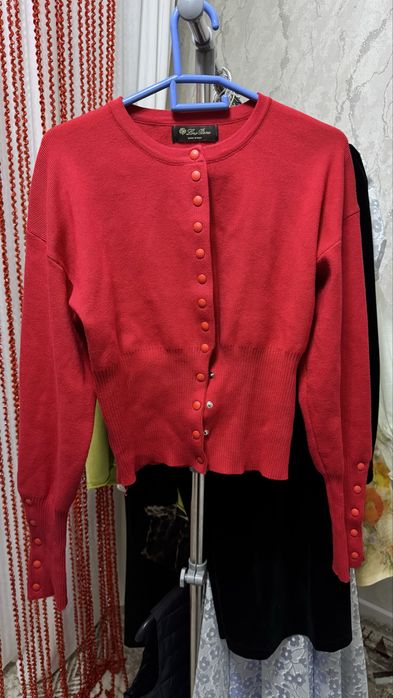 Разгружаю гардероб.