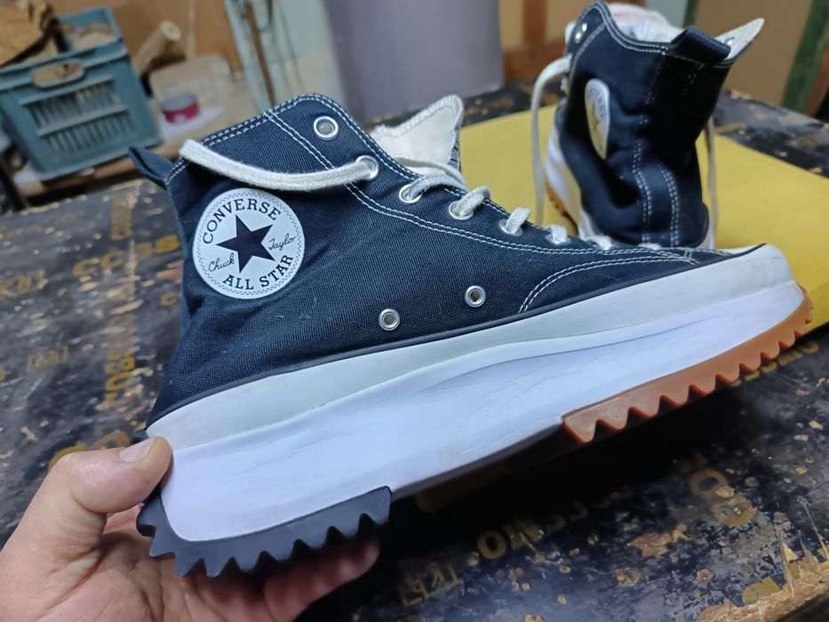 Обувки за големи крака