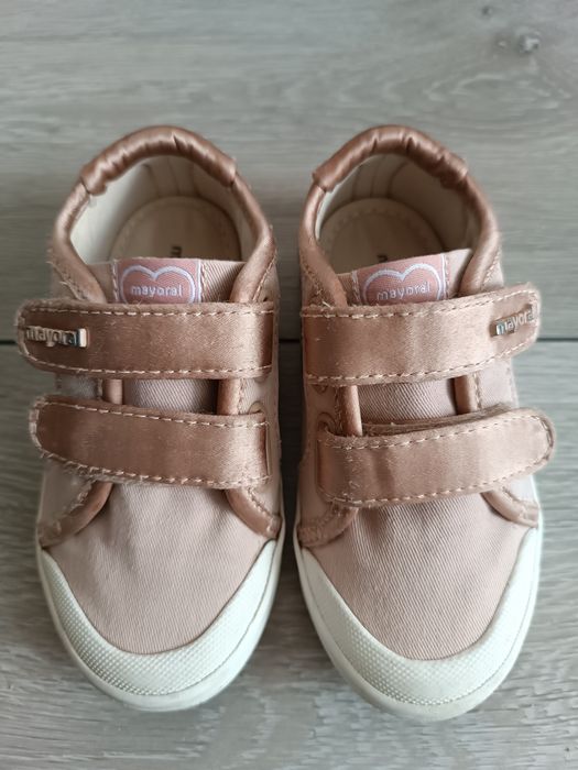 Маратонки Skechers ,ботуши Guess,keцове Mayoral и пантофи BeFado+подарък