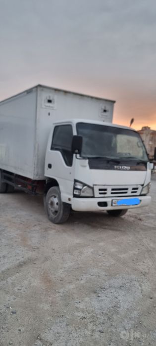 Isuzu gruzavoy furgon