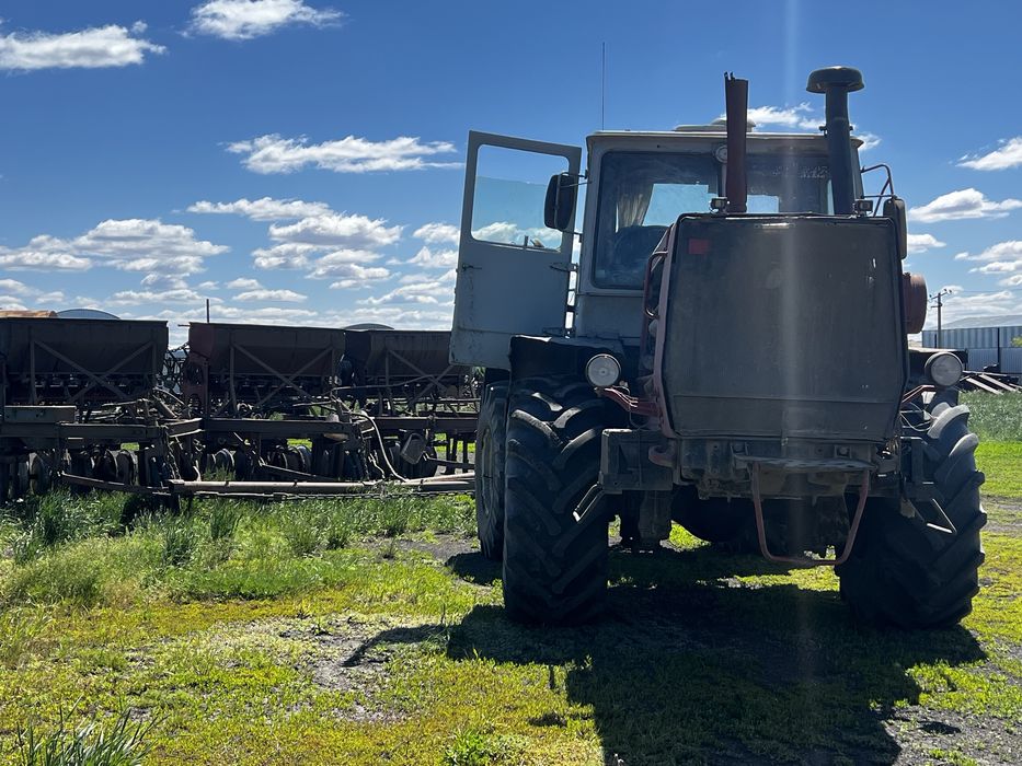 Т - 150  ХТЗ трактор с сеялками