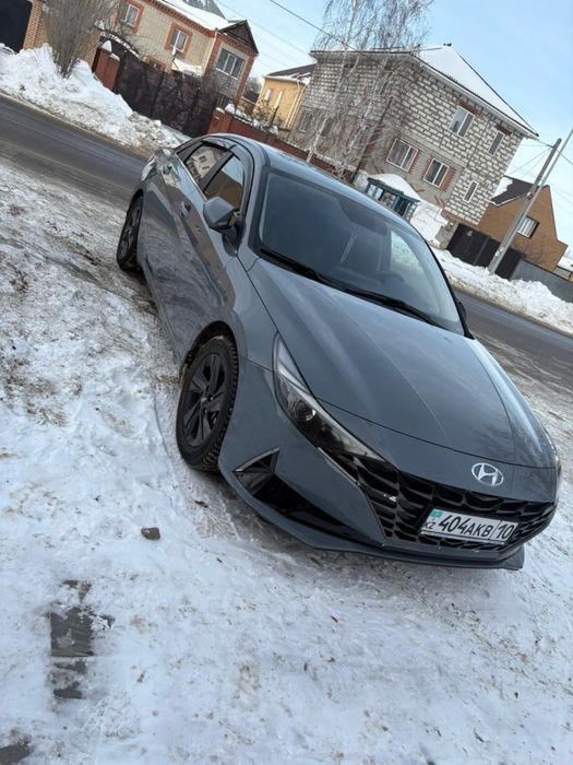 Продаётся Hyundai Elantra 2021 года.