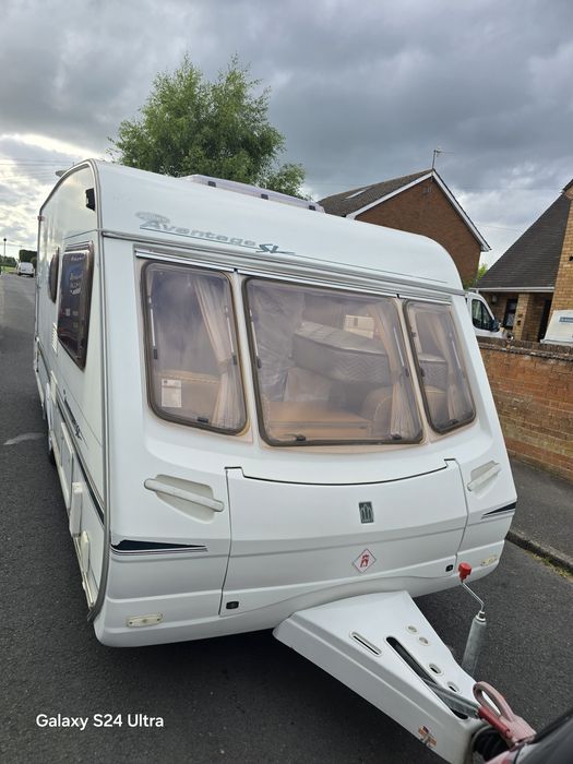 Rulota 2004 Swift Abbey, caravana 6 berthi, motor mover