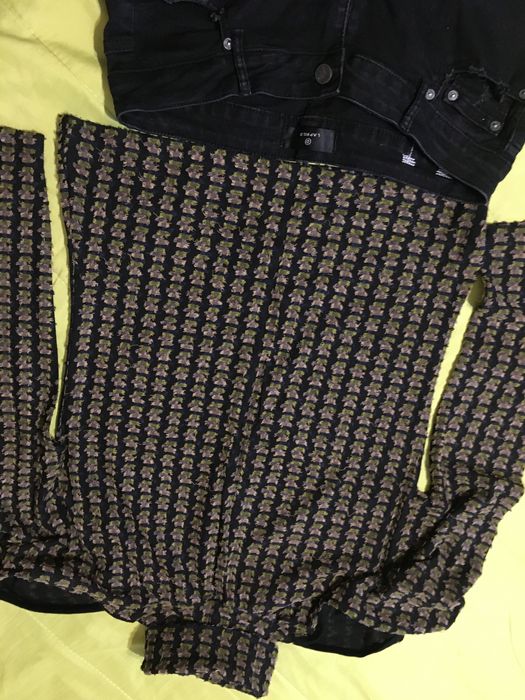 Ефектно поло с голи рамене + черни дънки Л - 11 лв