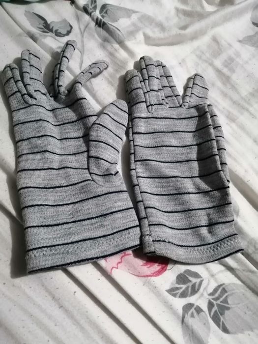 Ръкавици по 4 лева броя и работни по 2 лева броя