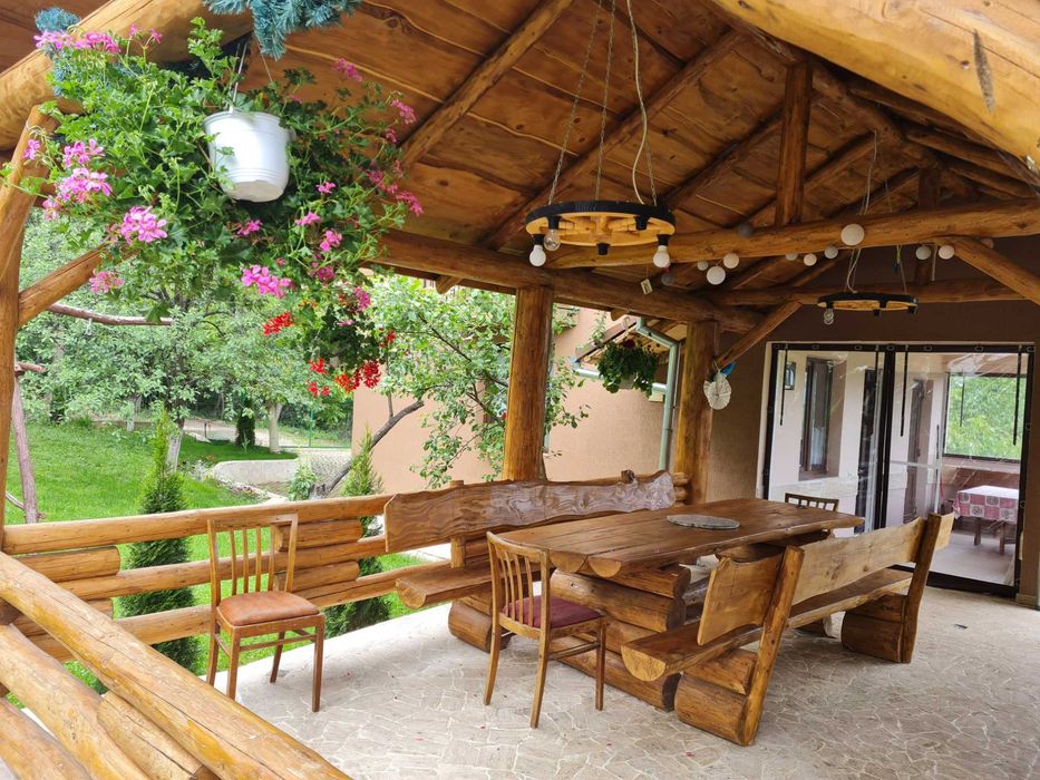 Inchiriez Casa in Vadu Crisului cu CIUBAR!!