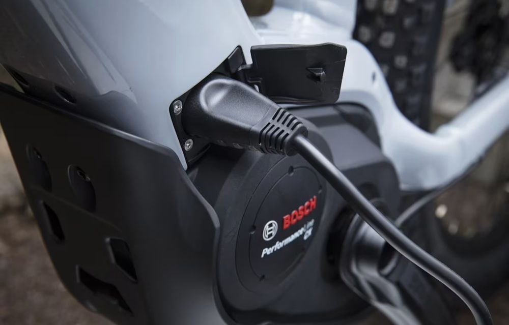 Vând  bicicletă electrică trek motor Bosch 80km/h