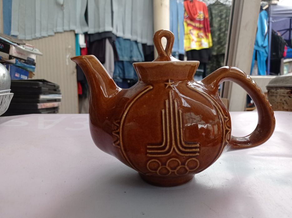 Продам фарфоровый чайник СССР олимпиада 80