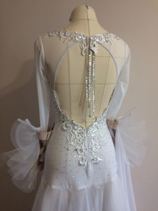 Бальное платье для