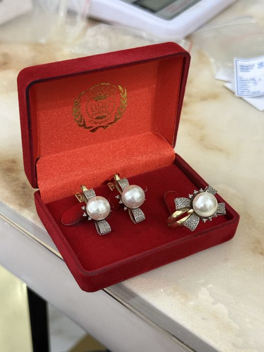 Бриллиантовый комплект с жемчугом