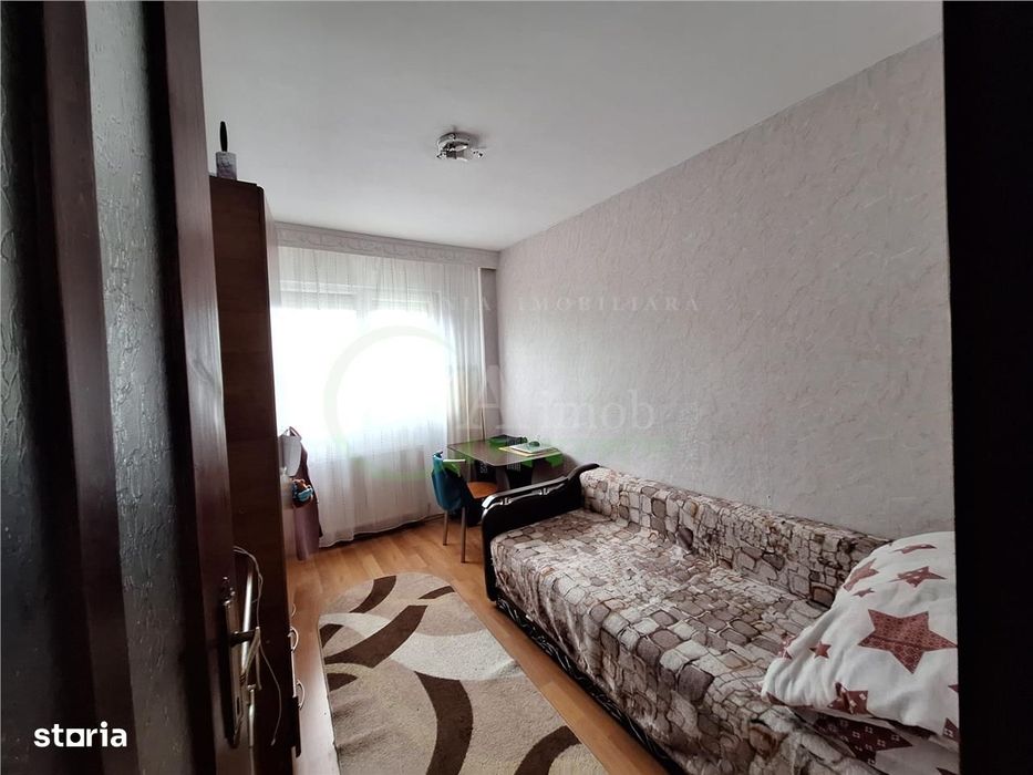 Apartament 3 camere decomandate zona Mioritei
