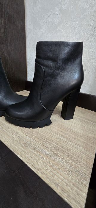 Продам ботинки весенние