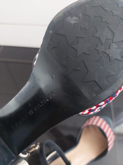 Маркови чехли и сандали на разпродажба