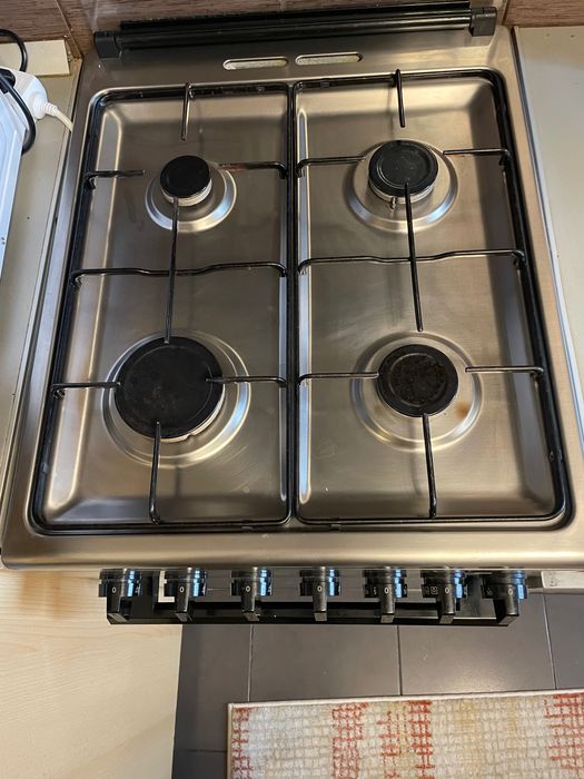 Vând aragaz Electrolux