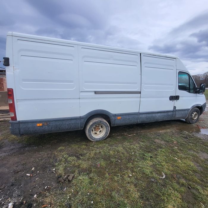 De vânzare duba pentru dezmembrări